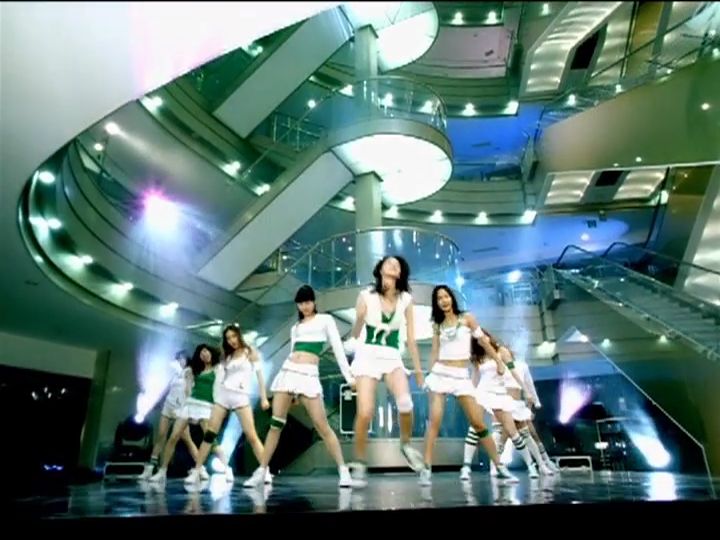 01 다시 만난 세계 Into the new world - Girls