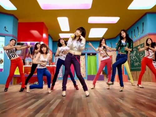 http://www.girlsgen.com/gallery/plog-content/thumbs/music-videos/gee/large/5417-girls-generation-snsd-gee-222.jpg