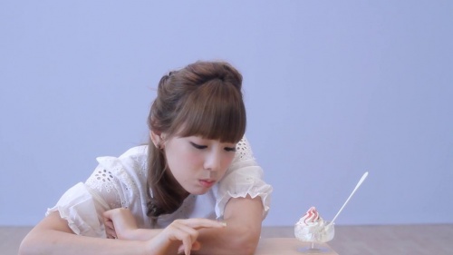 http://www.girlsgen.com/gallery/plog-content/thumbs/taeyeon/taeyeon-daum-screensaver/large/9183-snsd-taeyeon-daum-screensaver-022.jpg