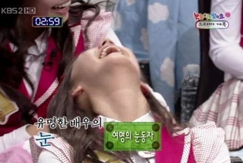 http://www.girlsgen.com/gallery/plog-content/thumbs/yoona/yoona-photos-1/large/1178-snsd-yoona-0112.jpg
