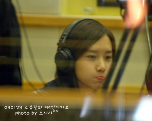 http://www.girlsgen.com/gallery/plog-content/thumbs/yoona/yoona-photos-1/large/1334-snsd-yoona-0269.jpg